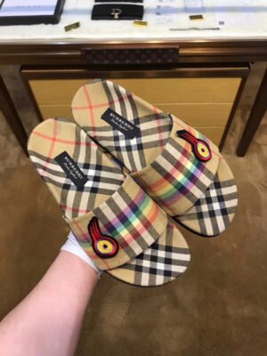 dép burberry