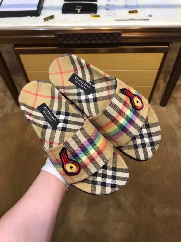 dép burberry